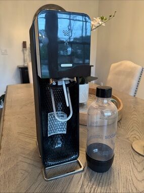SODA STREAM WITH BOTTLE